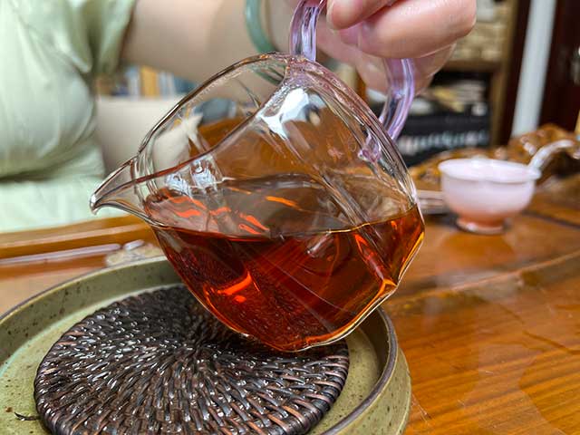80年代鸿泰昌远年七子饼茶熟茶