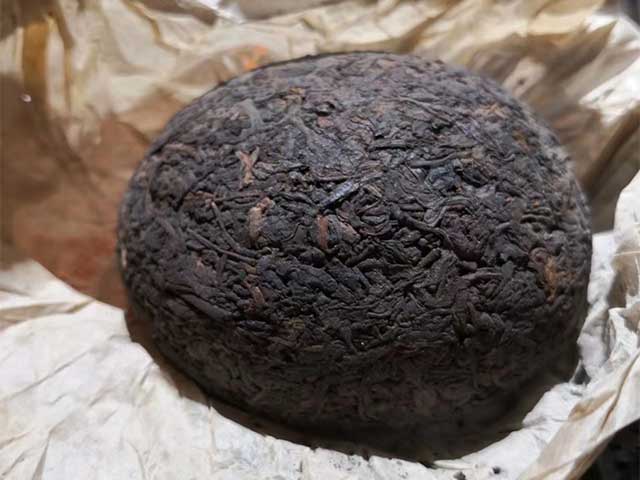 图为老昆明茶厂9016熟沱小写版