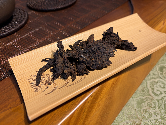 图为私藏茶1999年磨菇沱熟沱