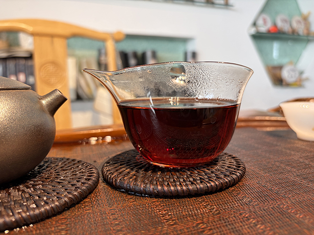 图为私藏茶1999年磨菇沱熟沱