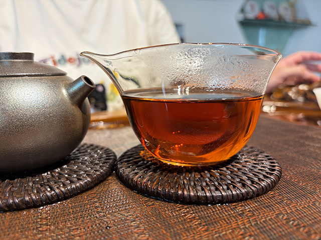 图为私藏茶1999年磨菇沱熟沱