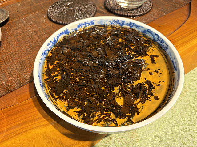 图为私藏茶1999年磨菇沱熟沱